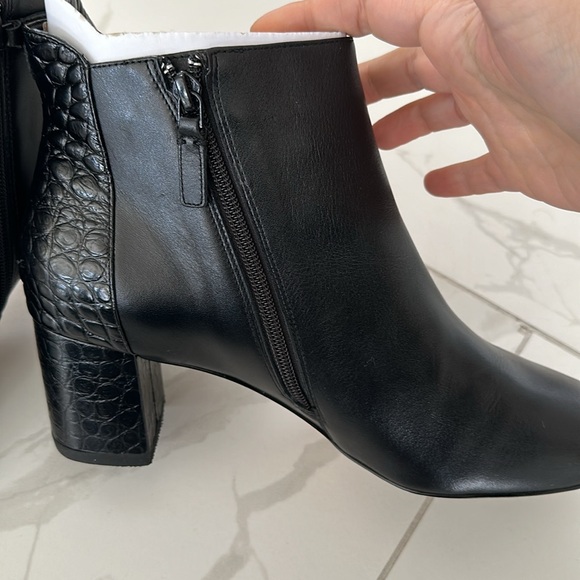 𝅺Cole Haan Nella Black Leather & Crocodile Ankle Bootie Almond Toe Size 10 - Picture 6 of 14